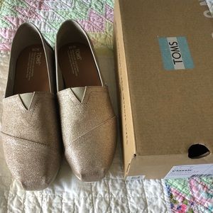 TOMS rose gold Classics size 10- new!